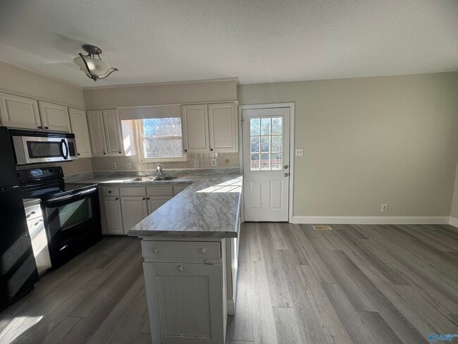 Photo - 9904 Willow Cove Rd SE