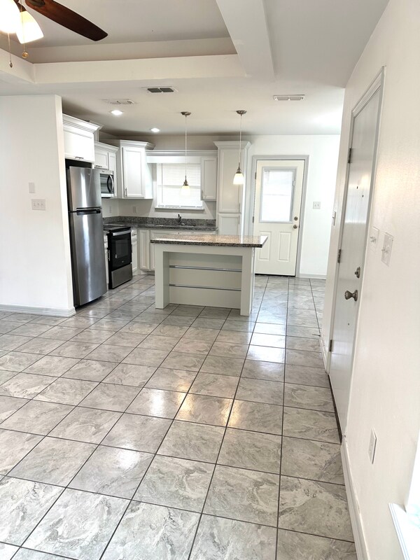 Photo - 325 Clemente Ave