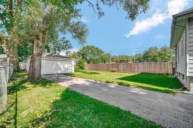 Photo - 2 Bedroom, 1 Bathroom House for Rent!