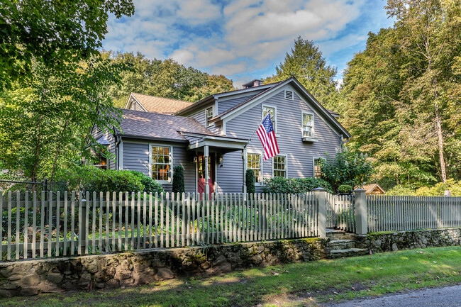 Photo - 203 Sprain Brook Rd House