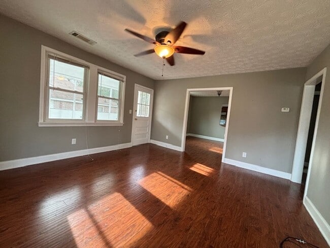 Photo - Charming 2-bedroom one bath cottage