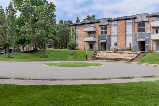 LakeHouse at Florence Apartments