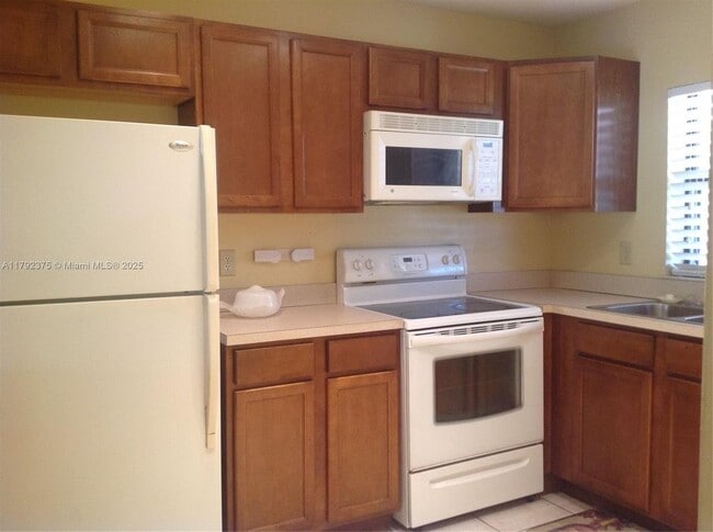 Building Photo - 1921 Woolbright Rd