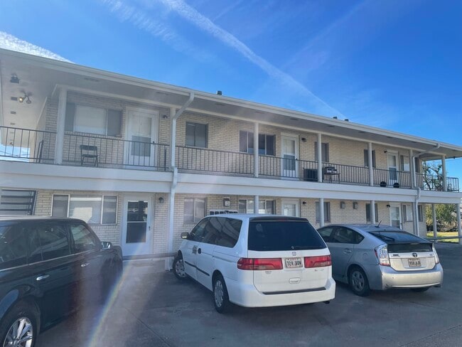 Building Photo - 406 Hialeah Ave Unit 406 Hialeah ave Houma La
