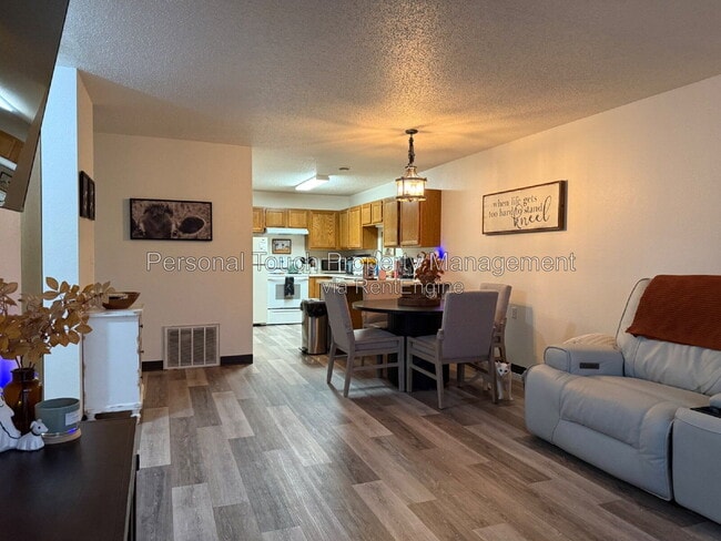 Photo - 415 22nd St E Unit L