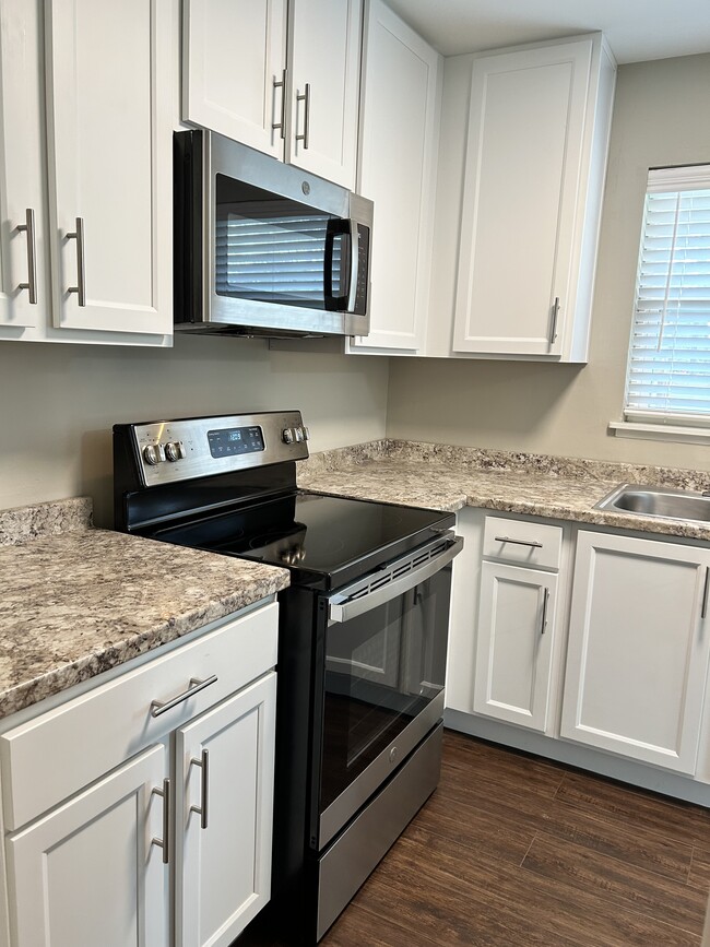 Kitchen - 364 Elizabeth Cir