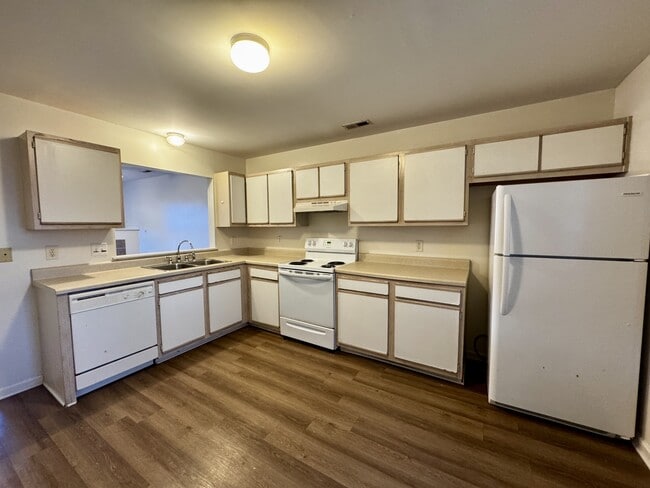 Photo - 204 Meadowbrook Ln