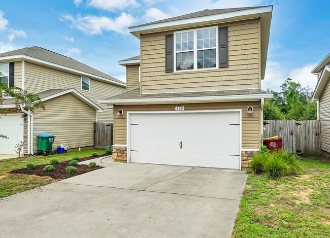 Photo - 220 Wainwright Dr