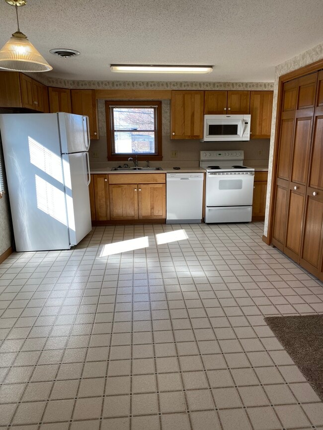Building Photo - 207 Washington St Unit B Rental