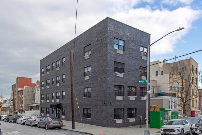 Photo - 1808 Mohegan Ave