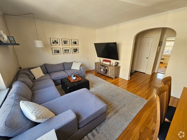 Building Photo - 80 Strathmore Rd Unit 4 Rental