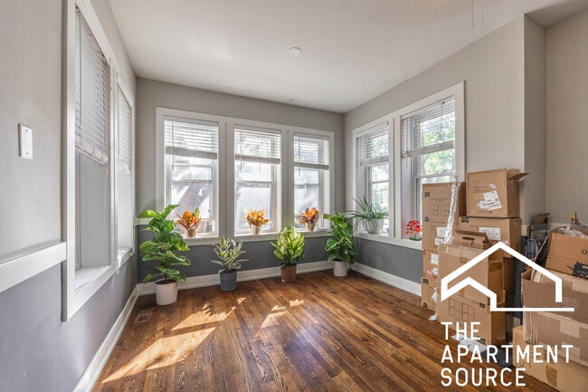 Building Photo - 3022 N Avers Ave Unit 1