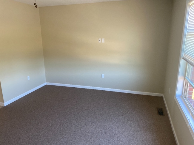 Photo - 121 St George Ln