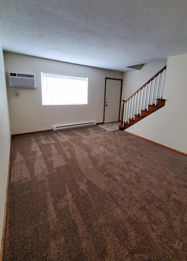 Photo - 2227 Seaman St