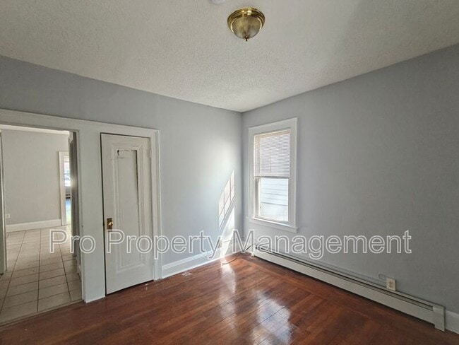 100-100 Anthony St