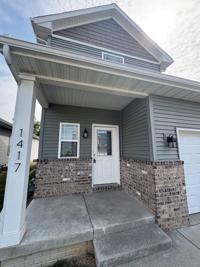 Building Photo - 3 Bedroom / 3 Bath Duplex in Washington Rental