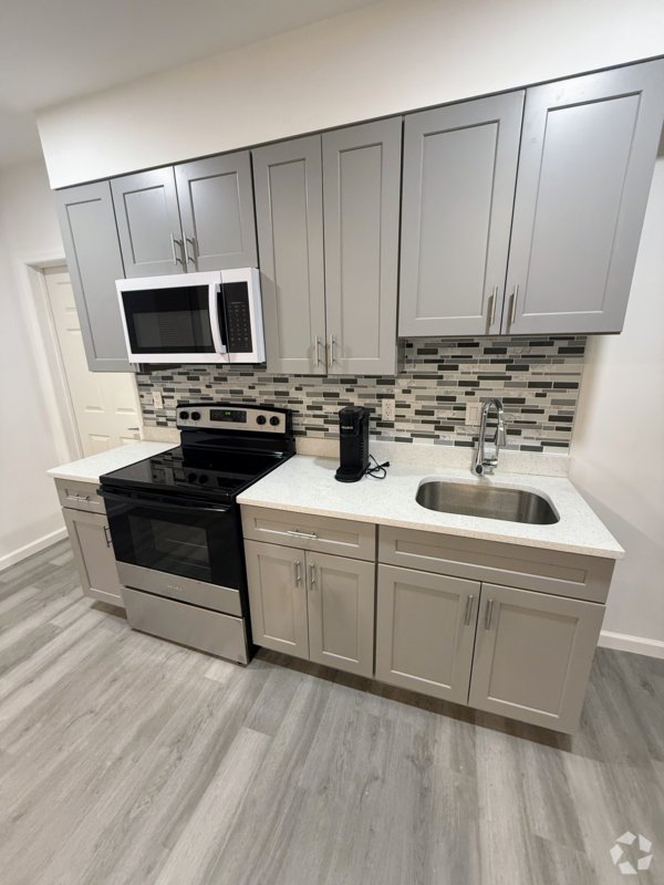 Building Photo - 2650 E Somerset St Unit 2652-2F Rental