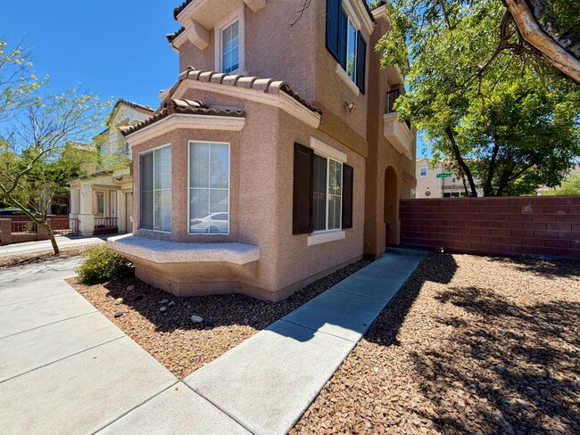 Photo - GATED 3 BED 2.5 BATH 1 CAR GARAGE SINGLE FAMILY HOME WITH COMMUNITY POOL