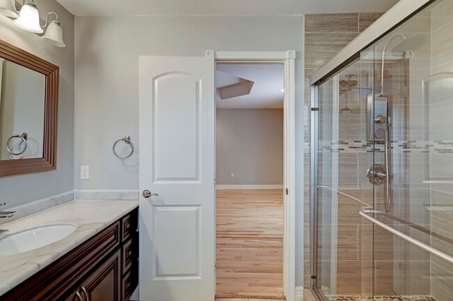 Photo - 4210 Marina St