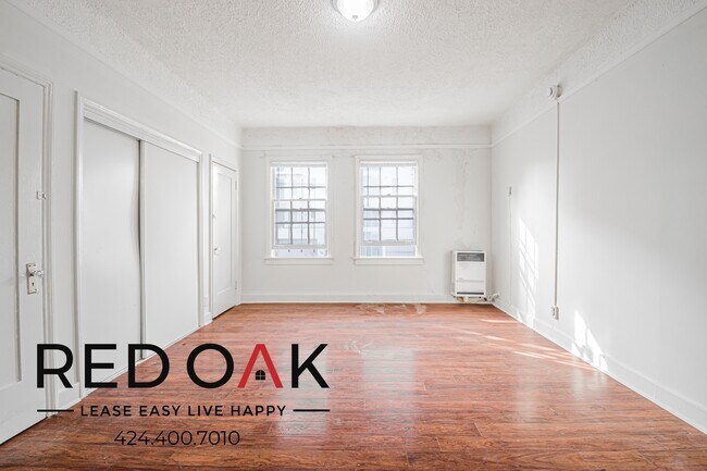 Building Photo - 450 S Kenmore Ave Unit 302