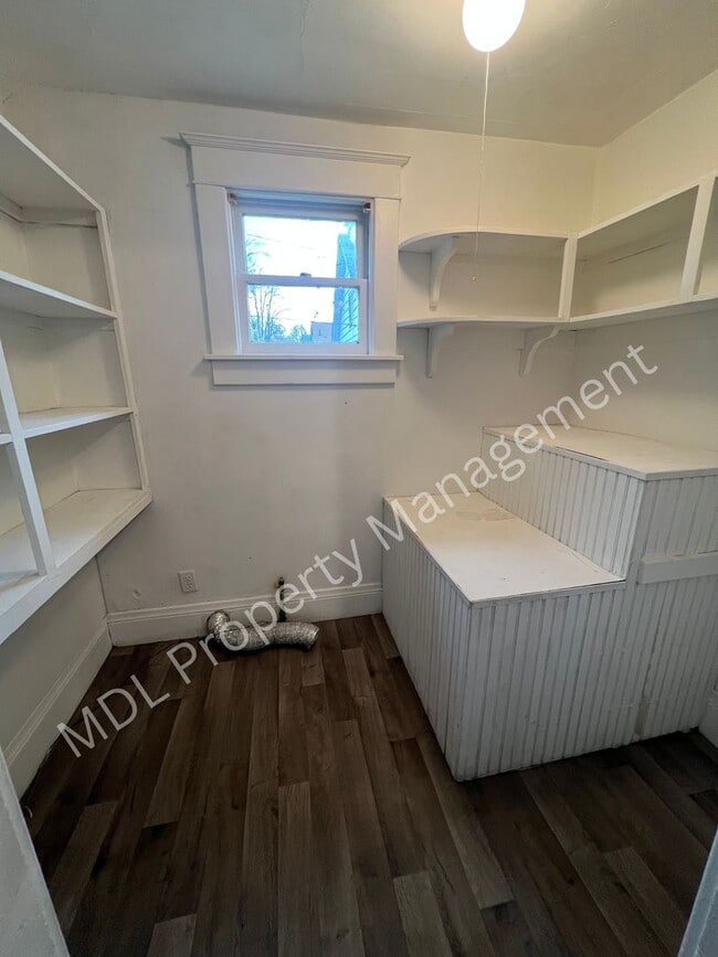 Photo - Spacious 5-Bedroom Home- This won't last long- Call NOW 989-895-1590