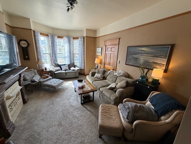 Building Photo - 1534 N Marshall St Unit 1534