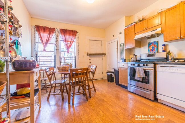 Photo - 48 Green St Unit 3