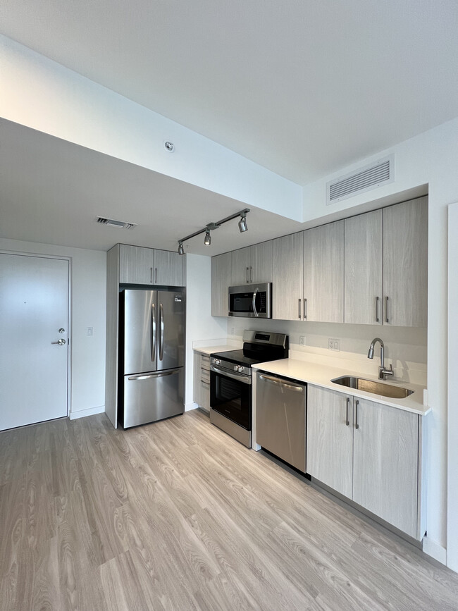 Building Photo - 1420 NW 33rd St Unit B3 Rental