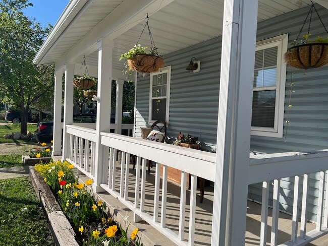 front yard - 168 Meadow Cir