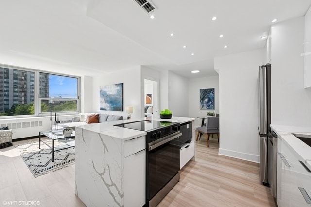 Photo - 1255 N Sandburg Terrace Unit 503