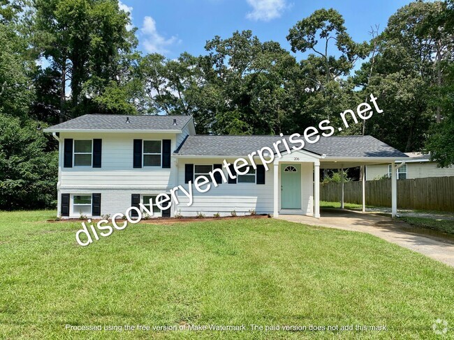 Building Photo - FULLY RENOVATED 3 / 2 Home - Available Now...