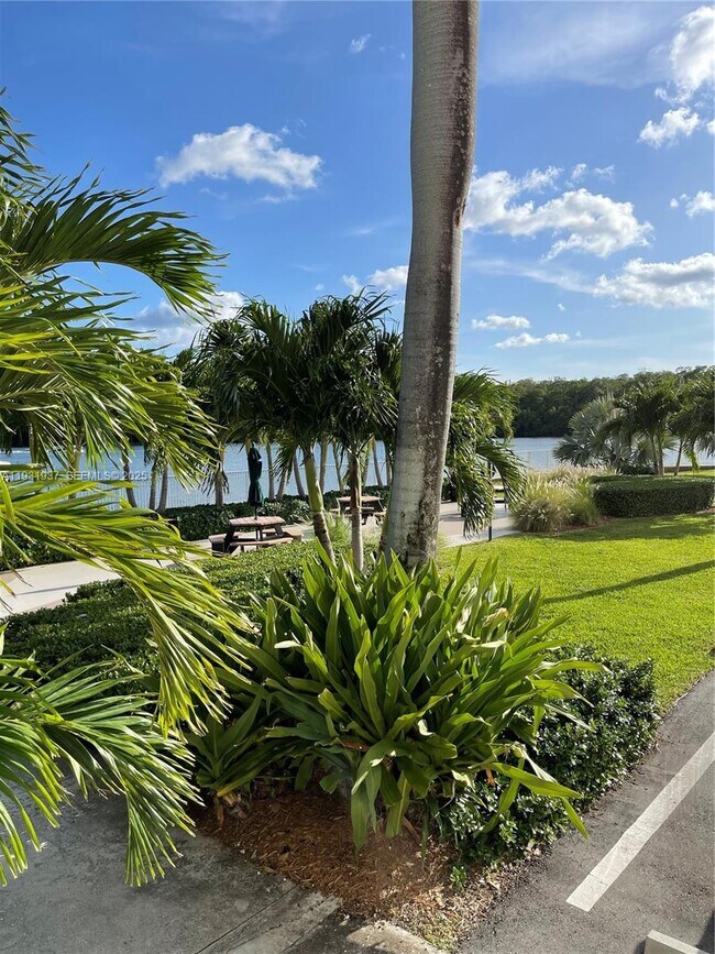 Photo - 400 Kings Point Dr Unidad 1131