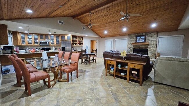 Photo - 8565 Lorene St