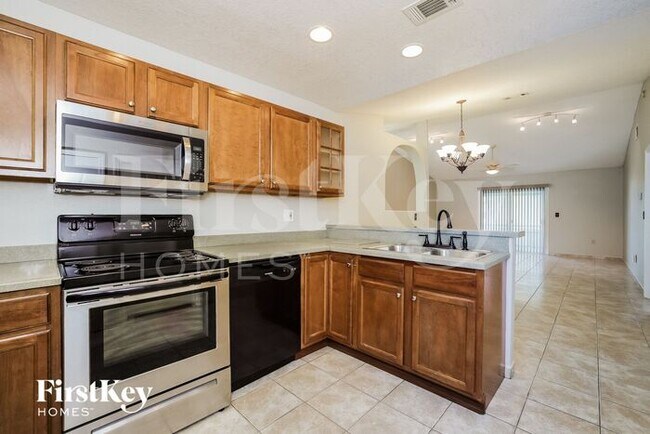 Photo - 585 Koala Dr