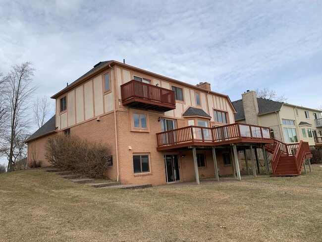 Photo - 1698 Mackwood Rd