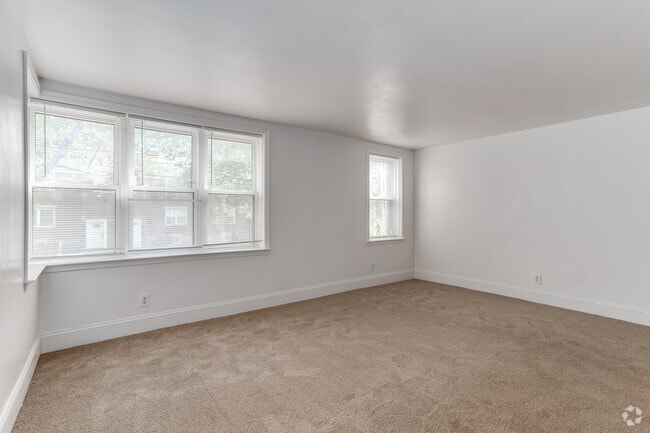 3BR, 1BA - 1,050SF - Living Room