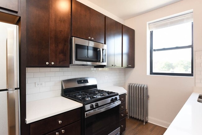 Photo - 2418 N Sawyer Ave Unidad W3