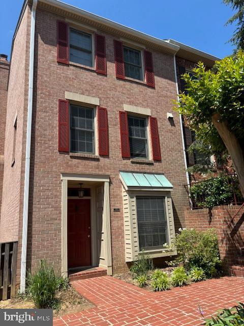 Photo - 870 N Jackson St