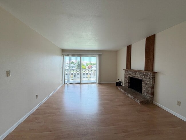 Photo - Now renting 2 bedroom 1.5 bathrooms Condo at Castlerock Unit 25