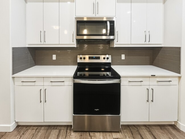 Photo - 7257 Chivers Pl SW