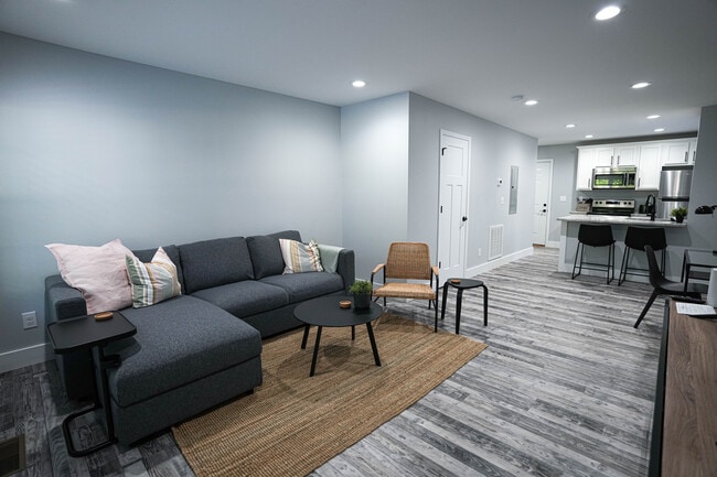 Photo - 1027 W 5th St