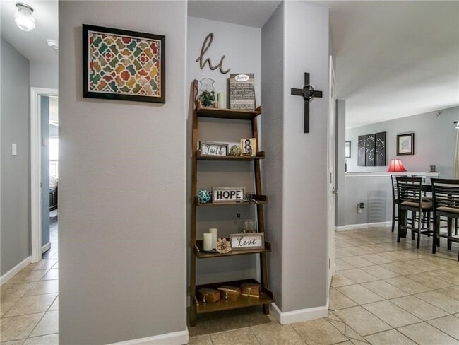 Photo - 2008 Abbey Rd