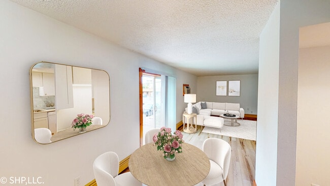 Building Photo - 115 W Lawrence Ave Unit C