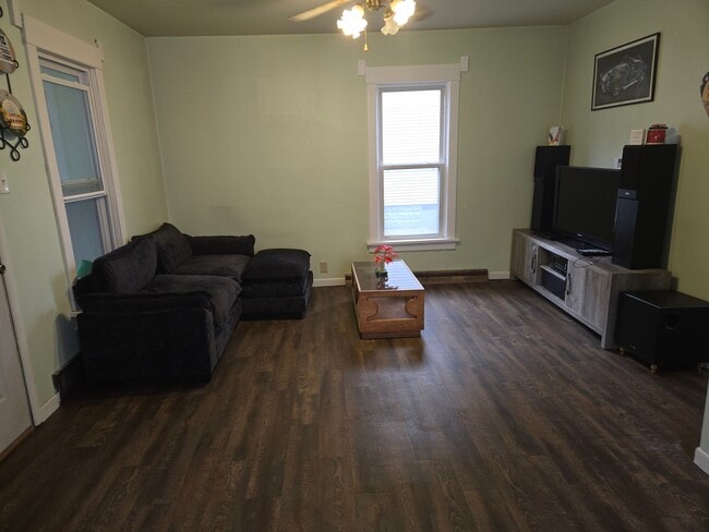 Photo - 927 18th Ave