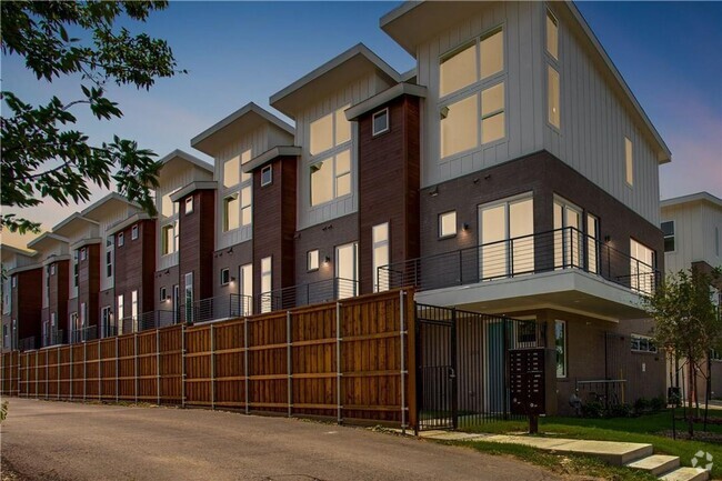 Building Photo - Modern East Dallas Condo