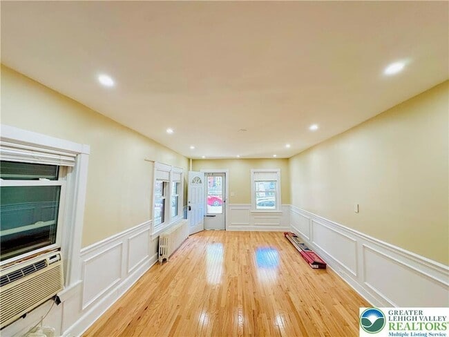 Photo - 2429 Forest St