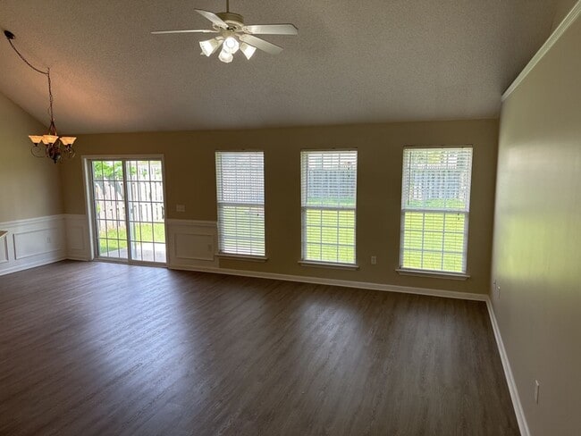 Photo - 99 Lancaster Way