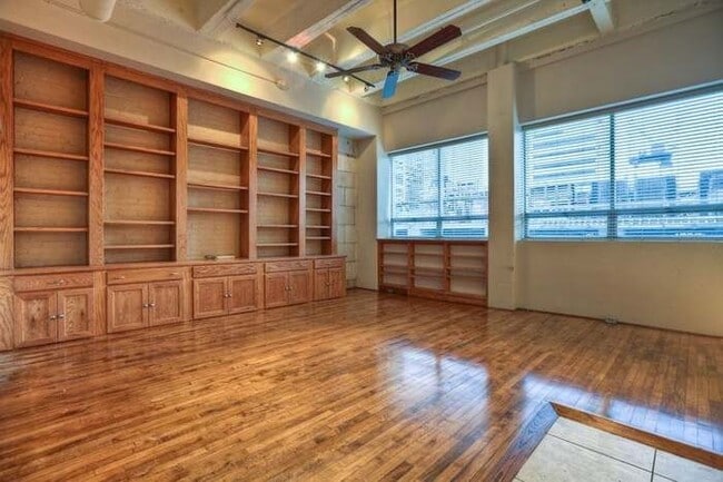 Building Photo - 705 Main St Unit 315