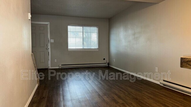 Photo - 25 Royal Crest Dr