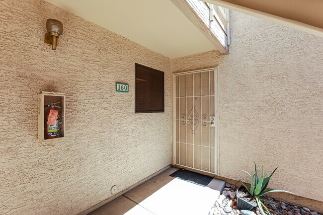"Cozy & Fully Furnished 1-Bedroom Retreat in Mesa – Your Perfect Home Oasis!"